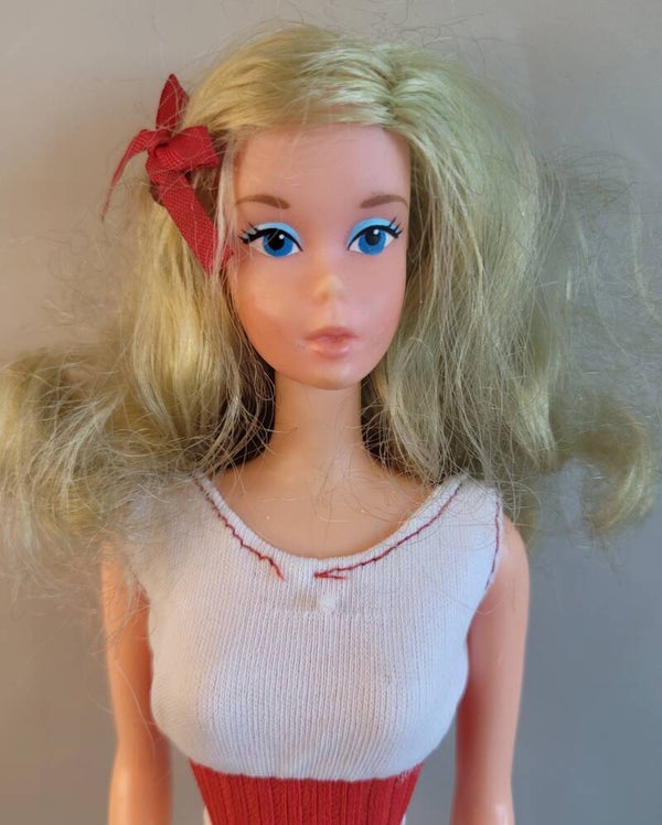 Vintage Barbie #7270 - Free Moving Barbie - 1975