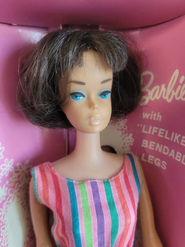 Vintage Barbie #1070 American Girl brunette in box