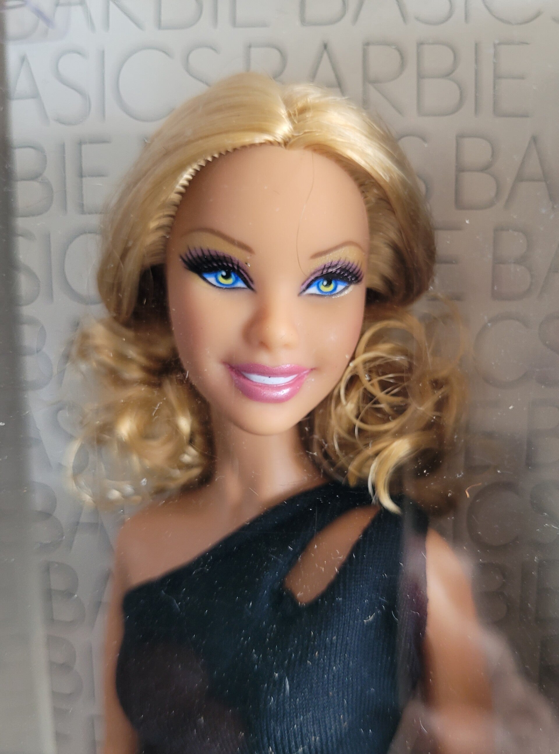 Barbie Collectable - Barbie Basics Model No.06 -Collection 001