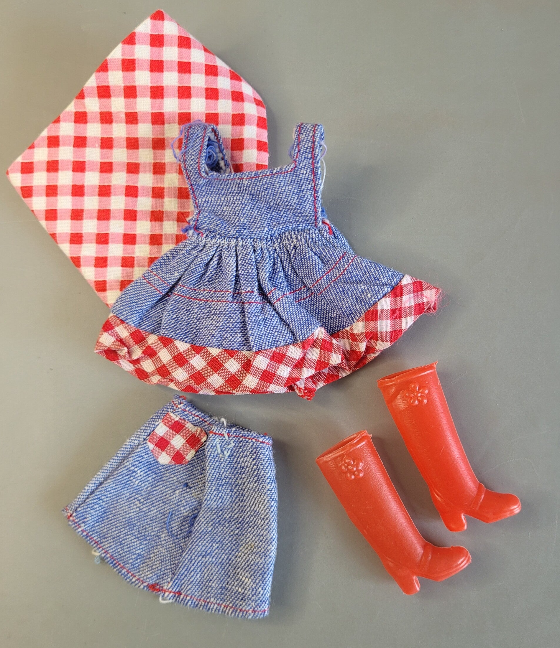 Vintage Daisy Fashion - Buster