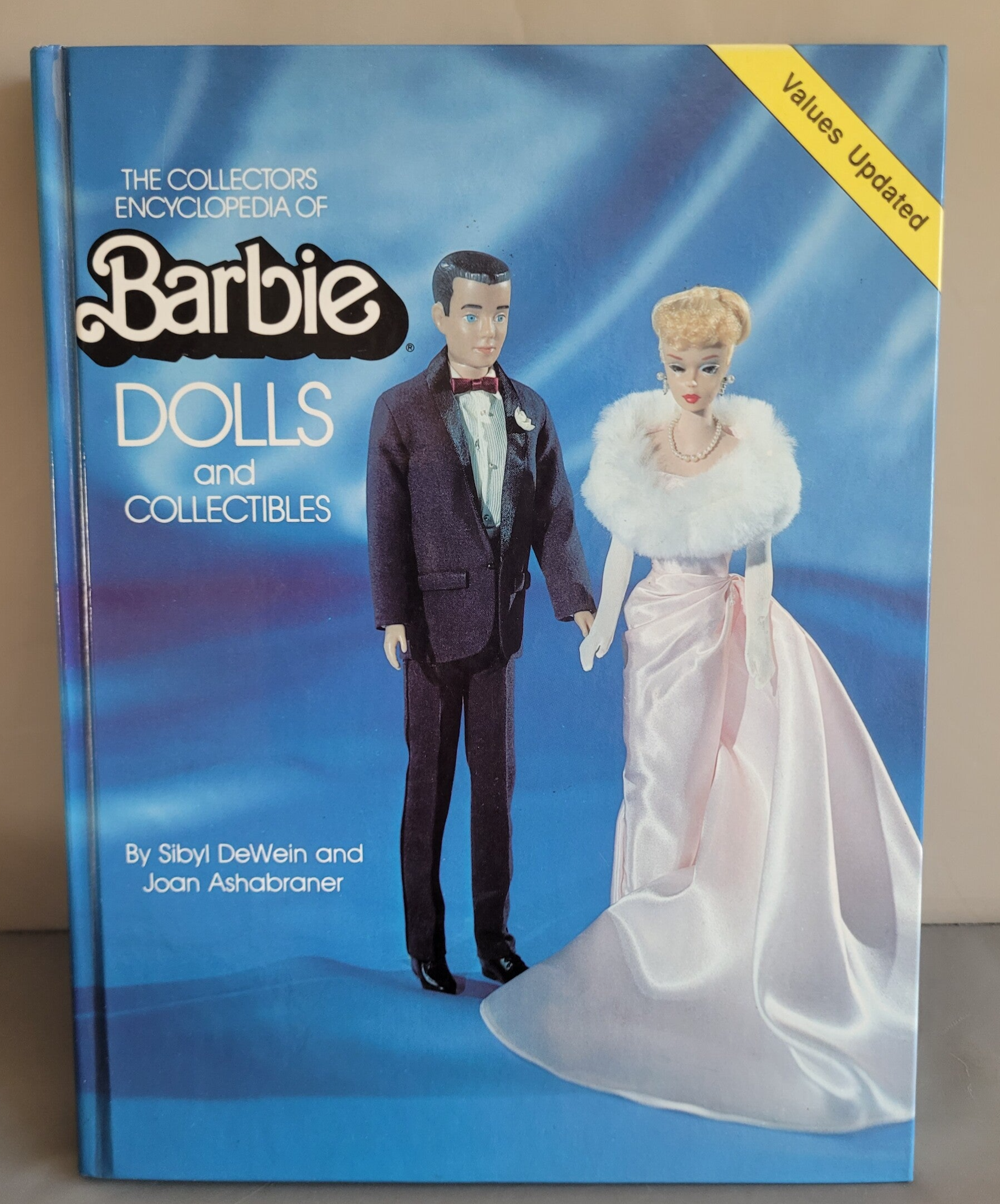 Collectors Encyclopedie Barbie Dolls & Collectables / hardcover