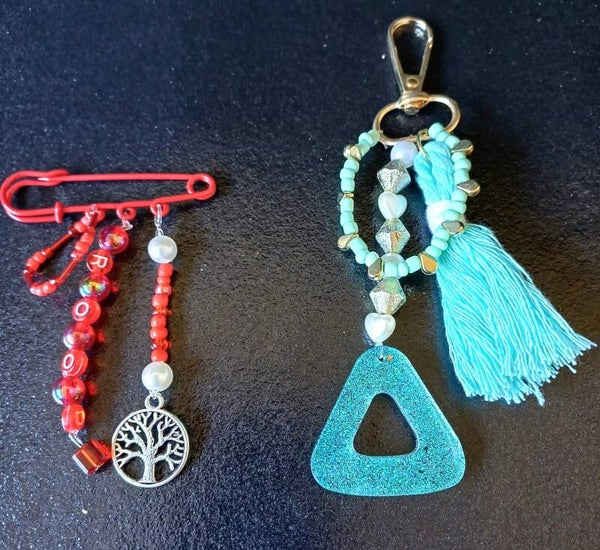 broche speld en een tassenhanger
