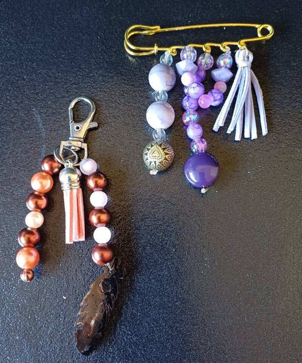 broche speld en een tassenhanger