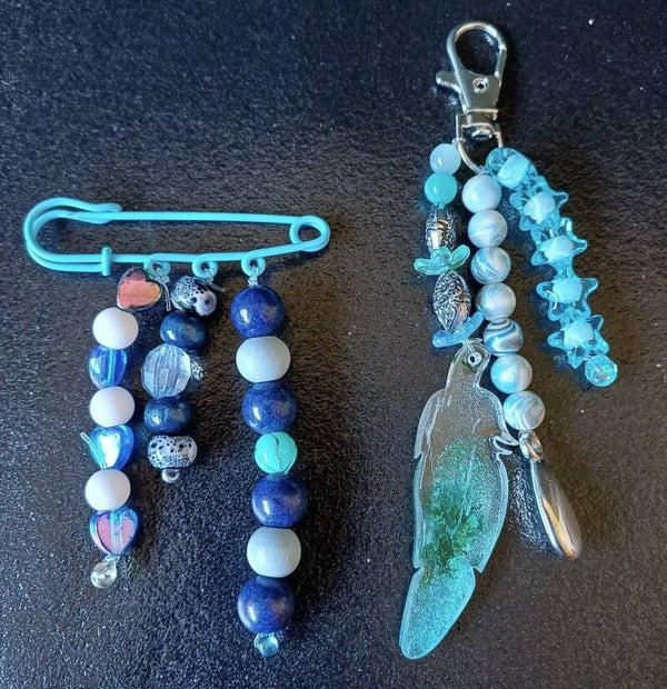 broche speld en een tassenhanger