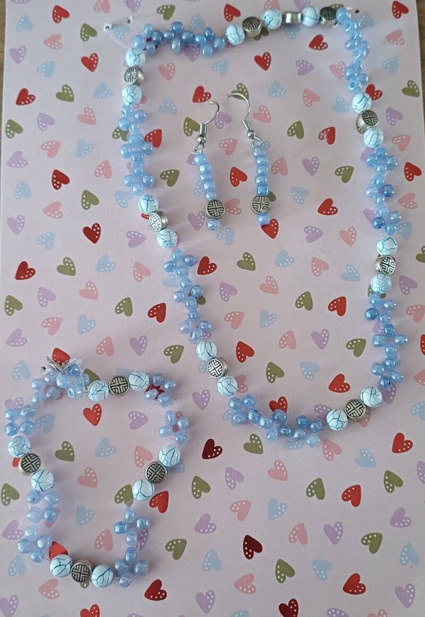 Ketting, armband en oorbellen