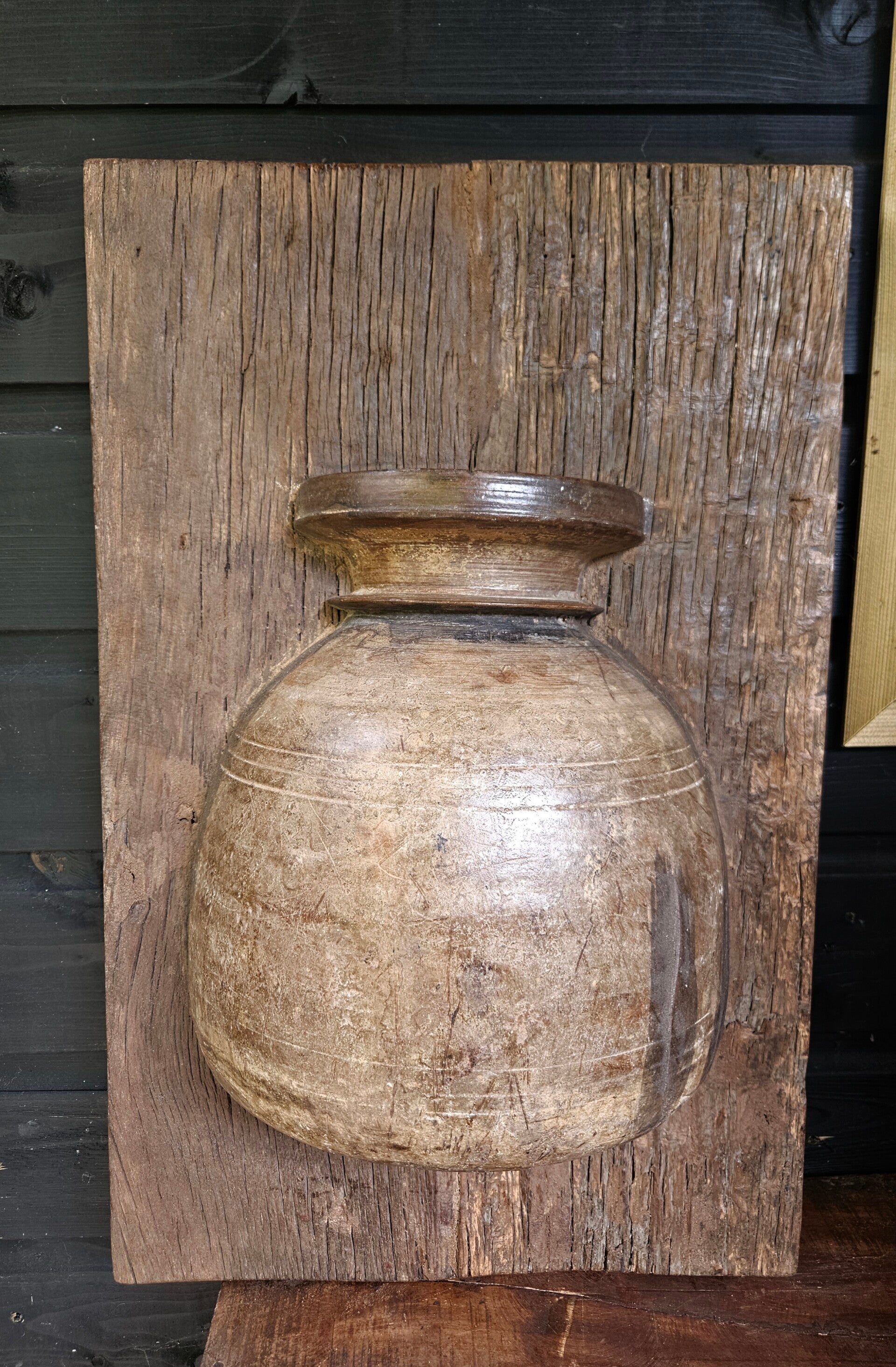 Wandpaneel L van railwood met Nepalese pot