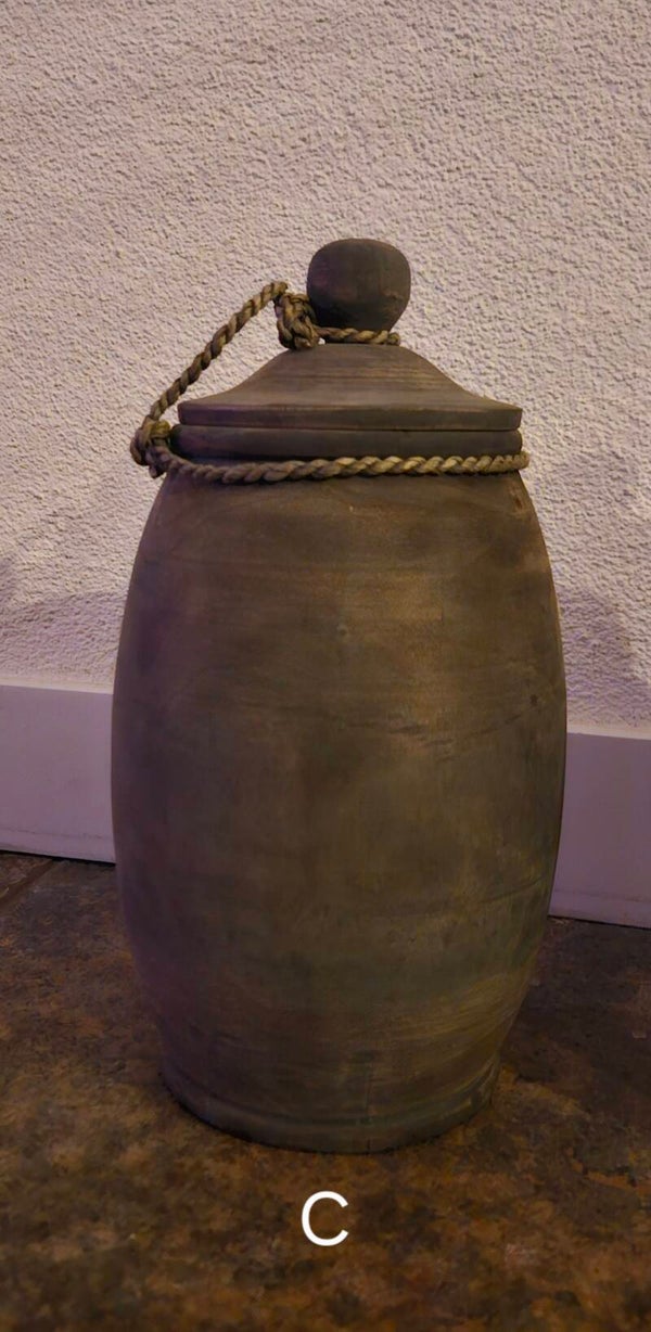 Sobere houten pot met deksel en touw (model C)