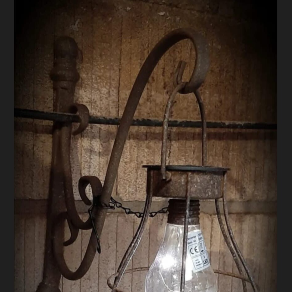 Roestmetalen wandhaak