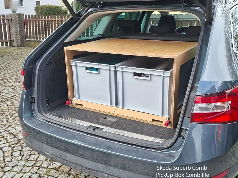 Kofferraumauszug im Kombi eines Kunden