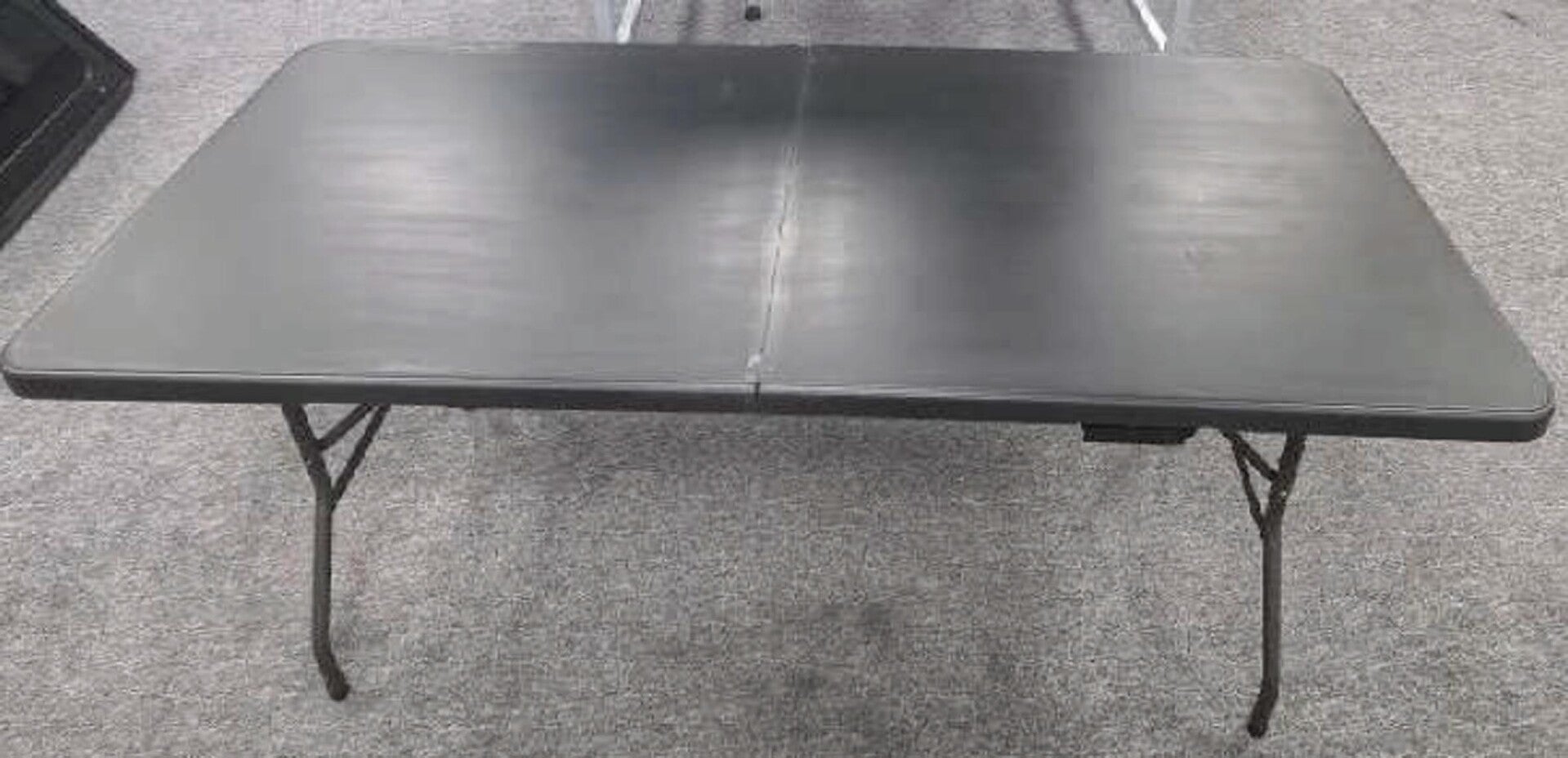 Klapptisch für Deckenmontage im Hardtop
