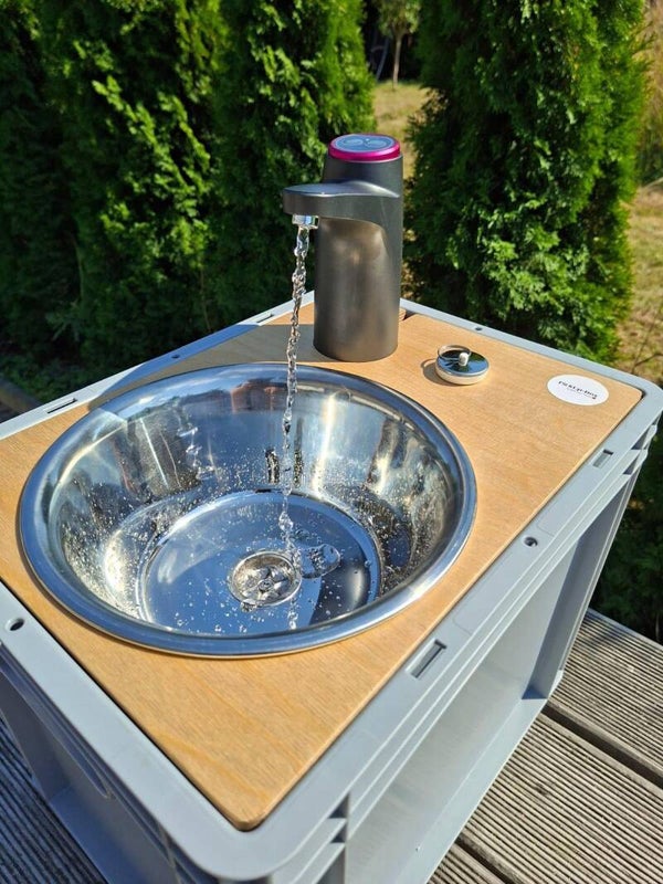 Red Pearl Travel Waschbecken mit 12V Akku-Wasserpumpe