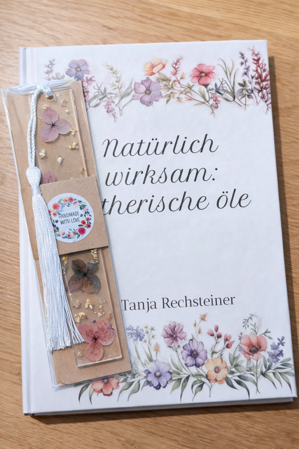 Buch mit Lesezeichen