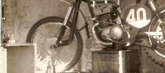 Uit de Oude Doos / 05_Bert_Blom_Dot-uitlaat lang geleden