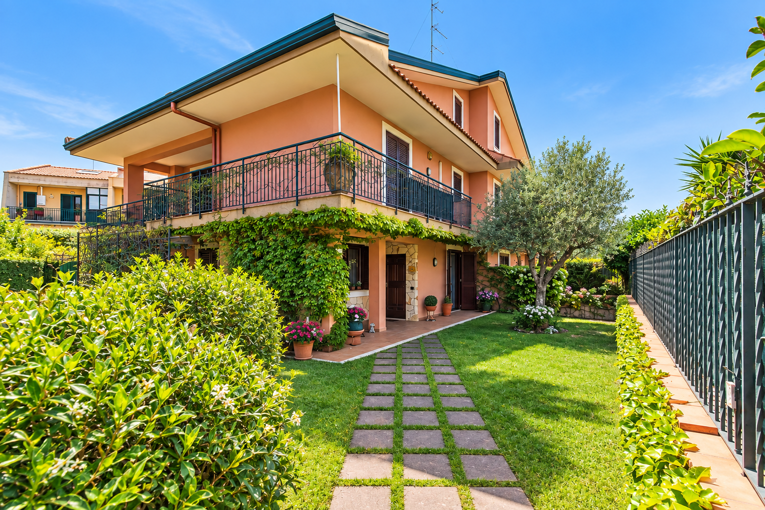 Prestigiosa porzione di villa a San Gregorio di Catania