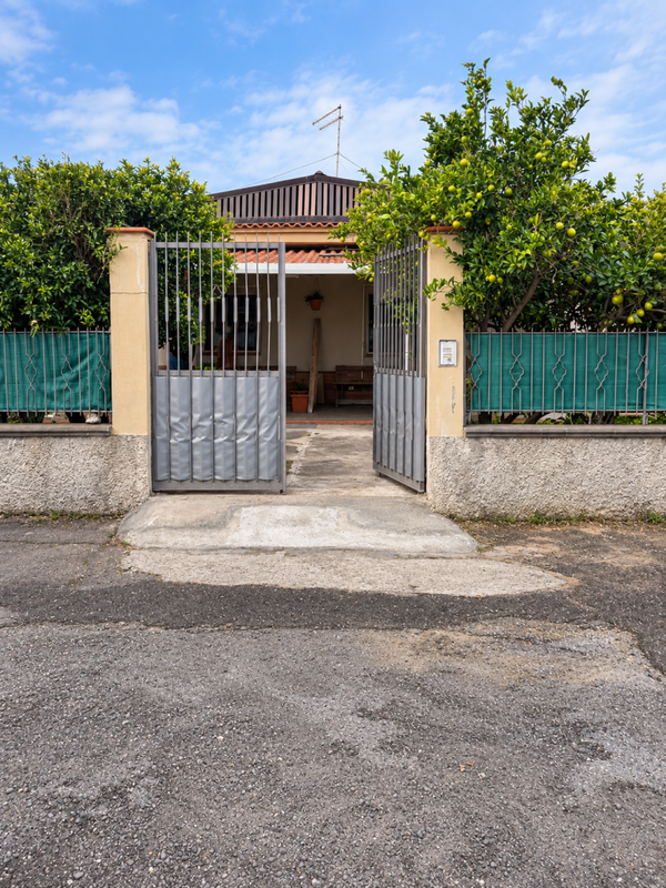 VILLA SINGOLA CON DUE APPARTAMENTI INDIPENDENTI E AMPIO GIARDINO – VACCARIZZO, CATANIA