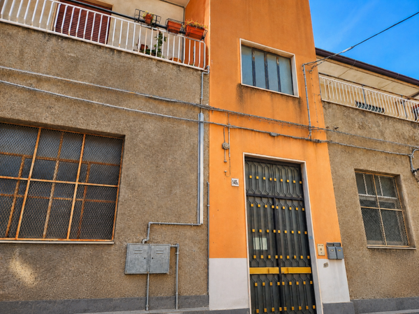 SOLUZIONE SEMI-INDIPENDENTE CON AMPIO DEPOSITO CATANIA