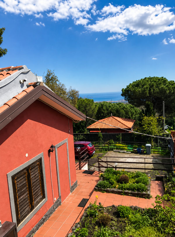 Zafferana Etnea  villa singola con giardino