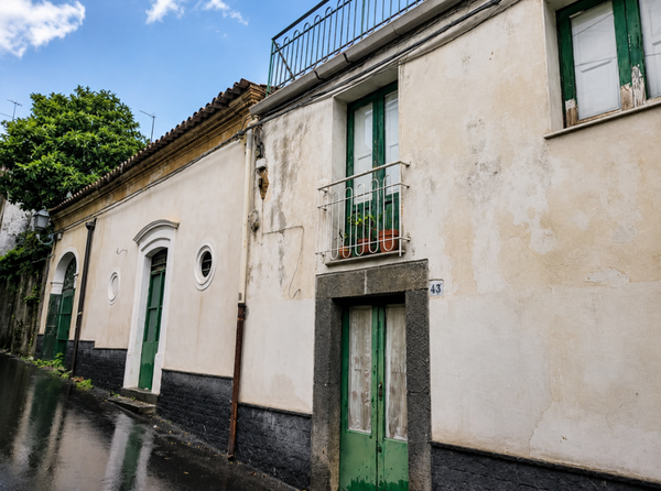 Indipendente d'Epoca con Terrazzo Vista Etna-Mare nel Cuore di Trecastagni