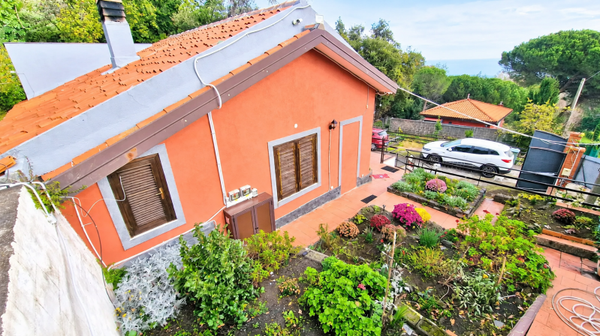 Zafferana Etnea  villa singola con giardino