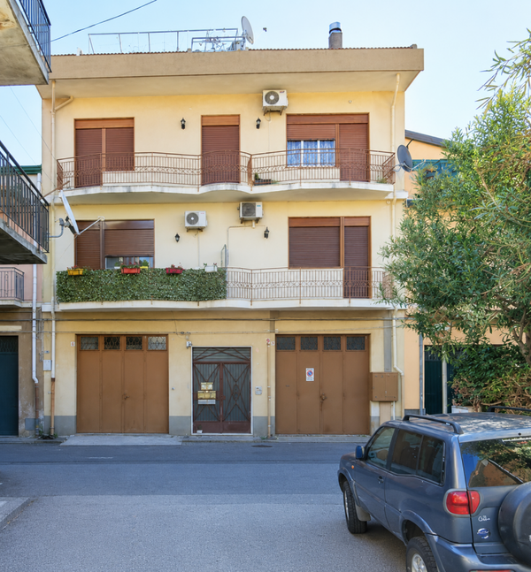 Accogliente 3 Vani di 83 mq in Contesto Tranquillo – Aci Sant'Antonio
