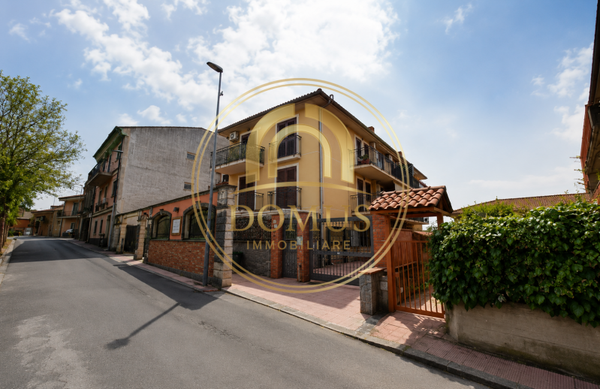 Appartamento su Due Livelli con Garage Doppio in Vendita a Tremestieri Etneo