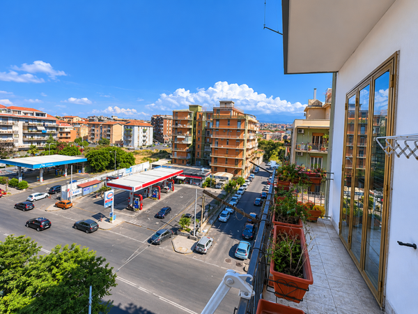 Luminoso Appartamento di 102 mq in Zona Viale Mario Rapisardi – Catania