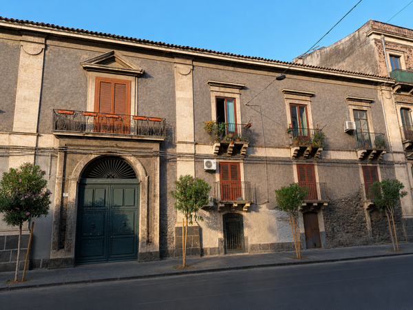 Appartamento in Palazzo Storico d'Epoca – Via Cristoforo Colombo, Catania