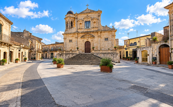 PALAZZOLO ACREIDE – APPARTAMENTO NEL CUORE DEL CENTRO STORICO CON TERRAZZA PANORAMICA SULLA PIAZZA