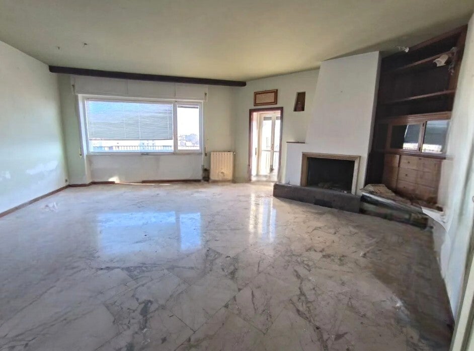 Siracusa, L’Attico sull’Orizzonte: Prestigio e Vista Mare nel Cuore di Siracusa.