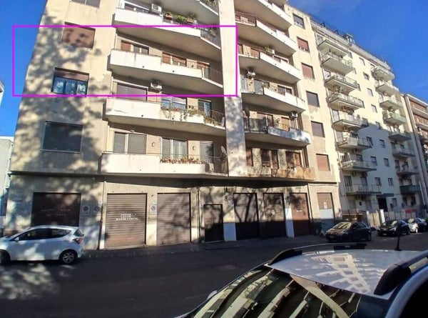 Catania via Fimia ampio appartamento 5 vani con garage