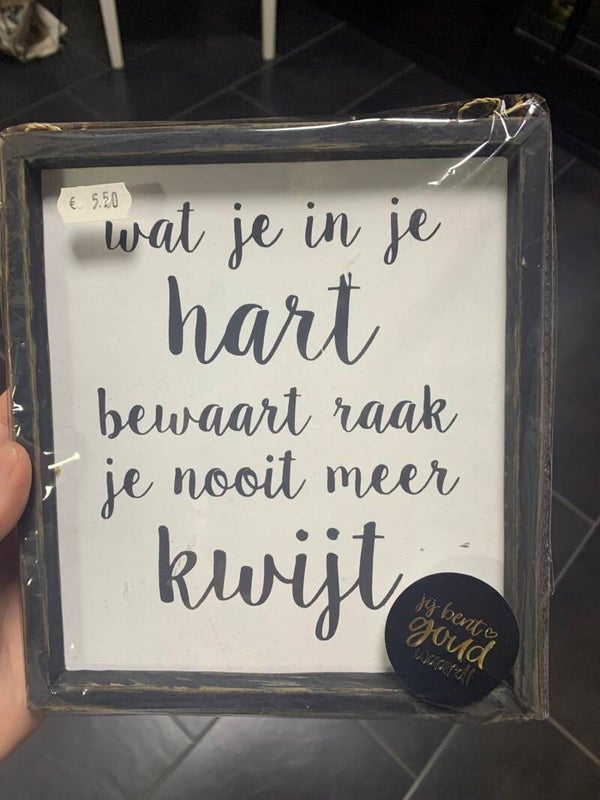 Houten bordje "wat je in je hart bewaard..."