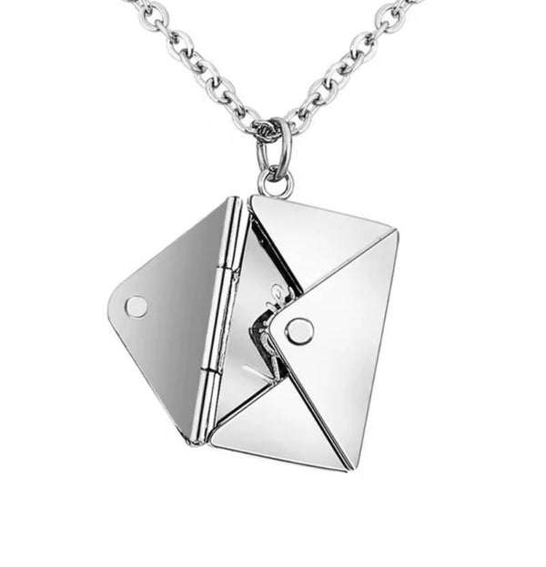 Ketting Enveloppe met plaatje " I love you" zilver stainless steel