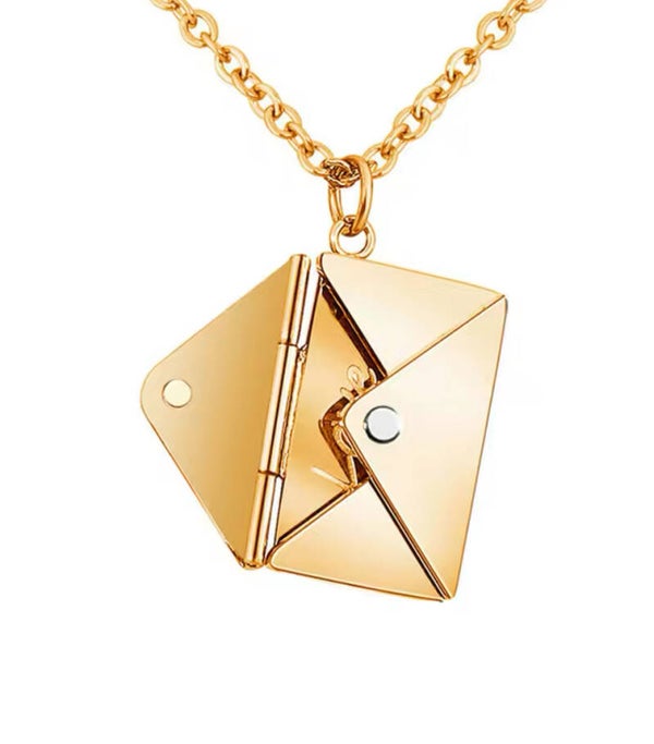 Ketting Enveloppe met plaatje " I love you" goud stainless steel