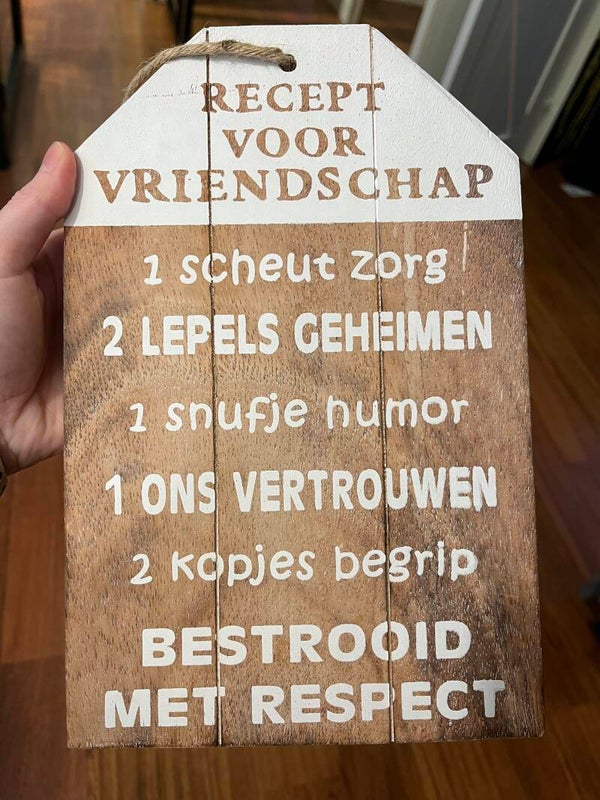 Houten hangend bord "vriendschap is.."