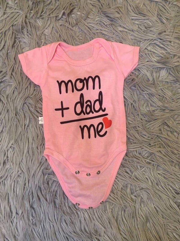 Romper roze "mom + dad = me" 0-3 mnd