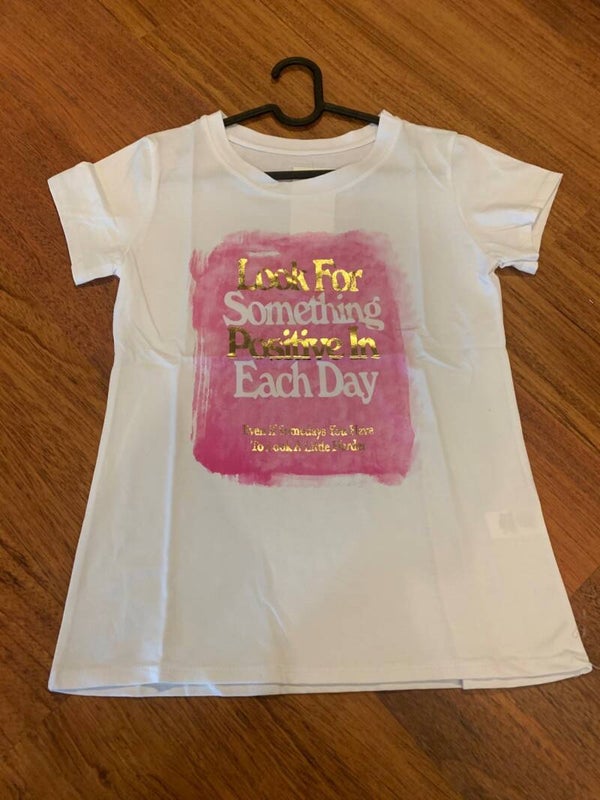 Shirt tekst wit met roze