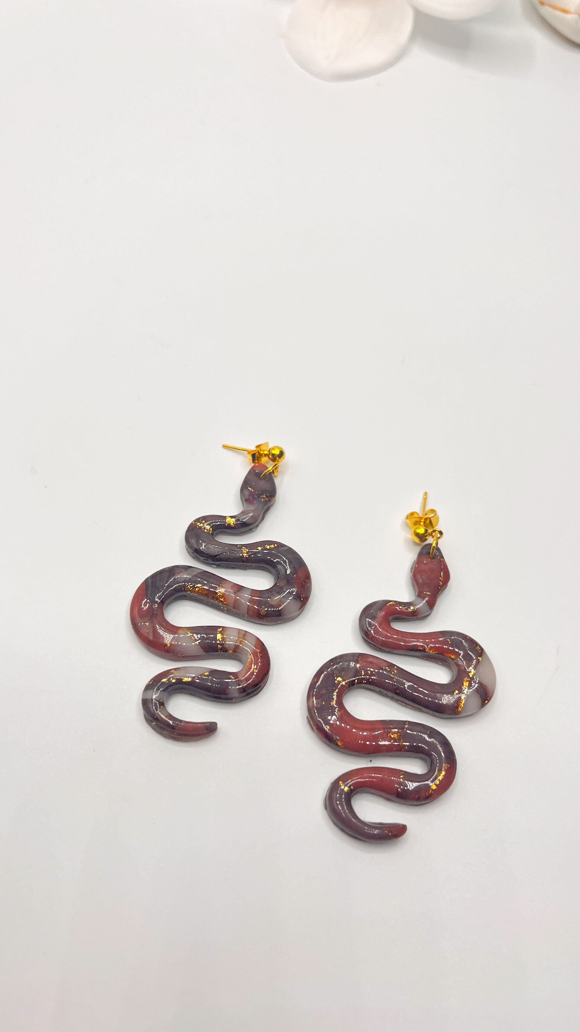 Abstrakte Statement Ohrringe in Burgunder & Gold