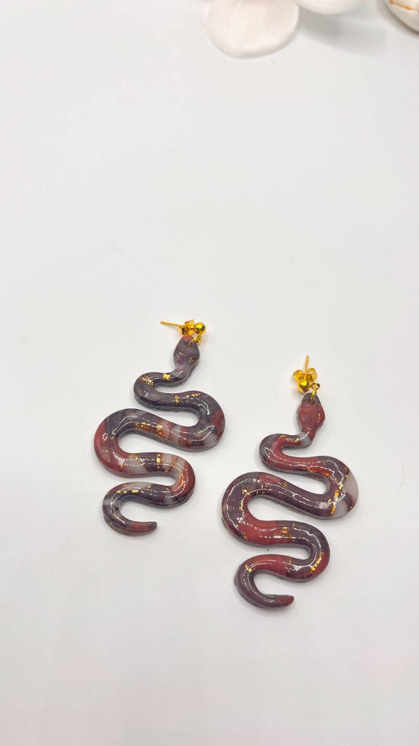 Abstrakte Statement Ohrringe in Burgunder & Gold