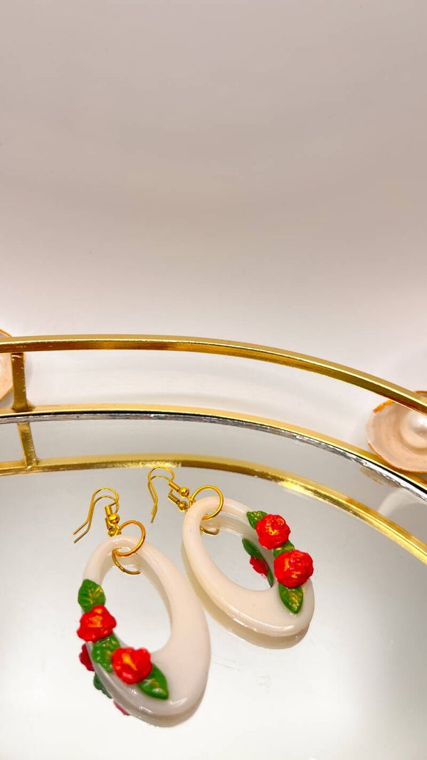 Handgefertigte florale Creolen – Statement-Ohrringe