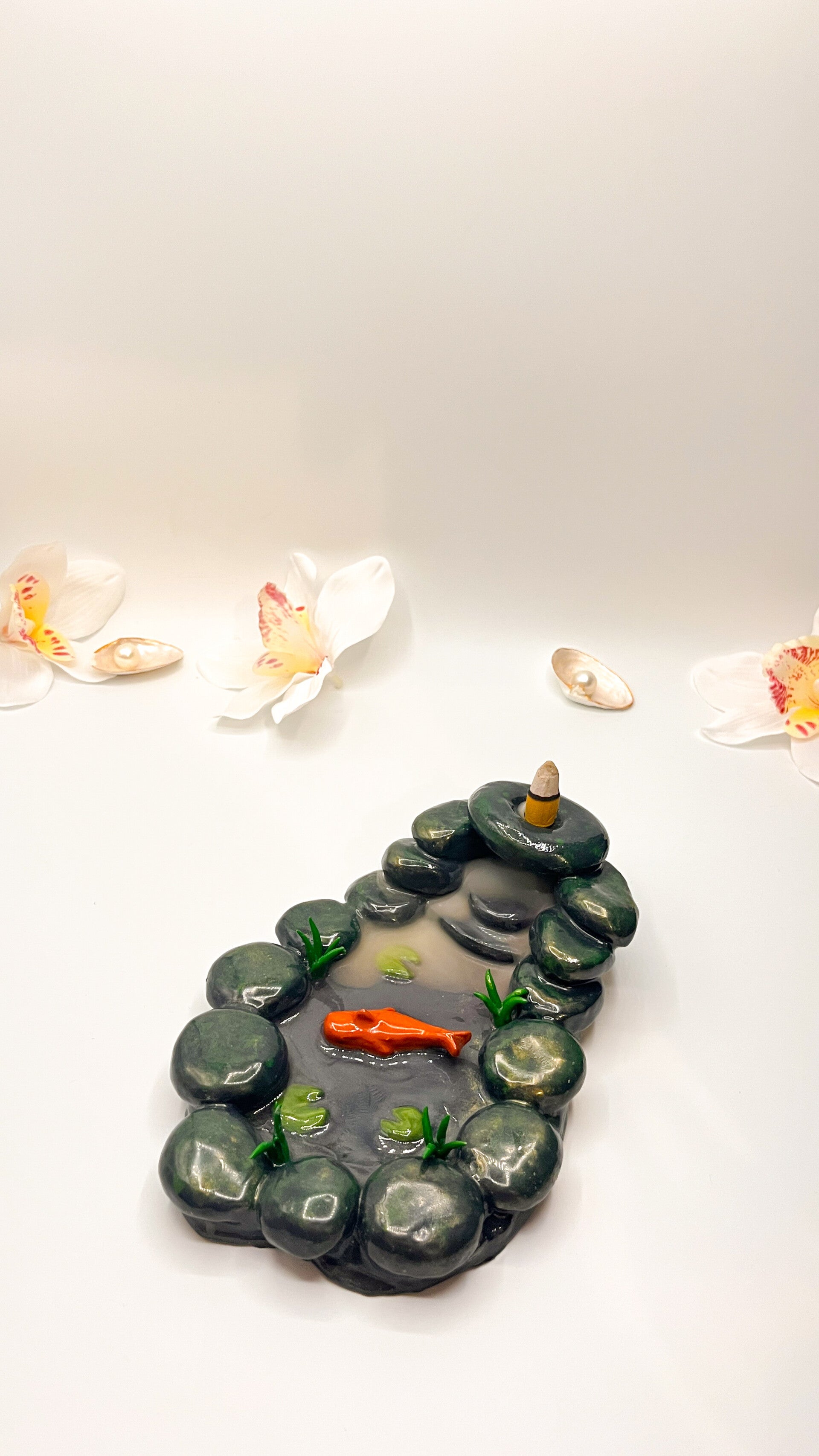 Handgemachter Backflow Räucherstäbchenhalter – Teich & Wasserfall Design
