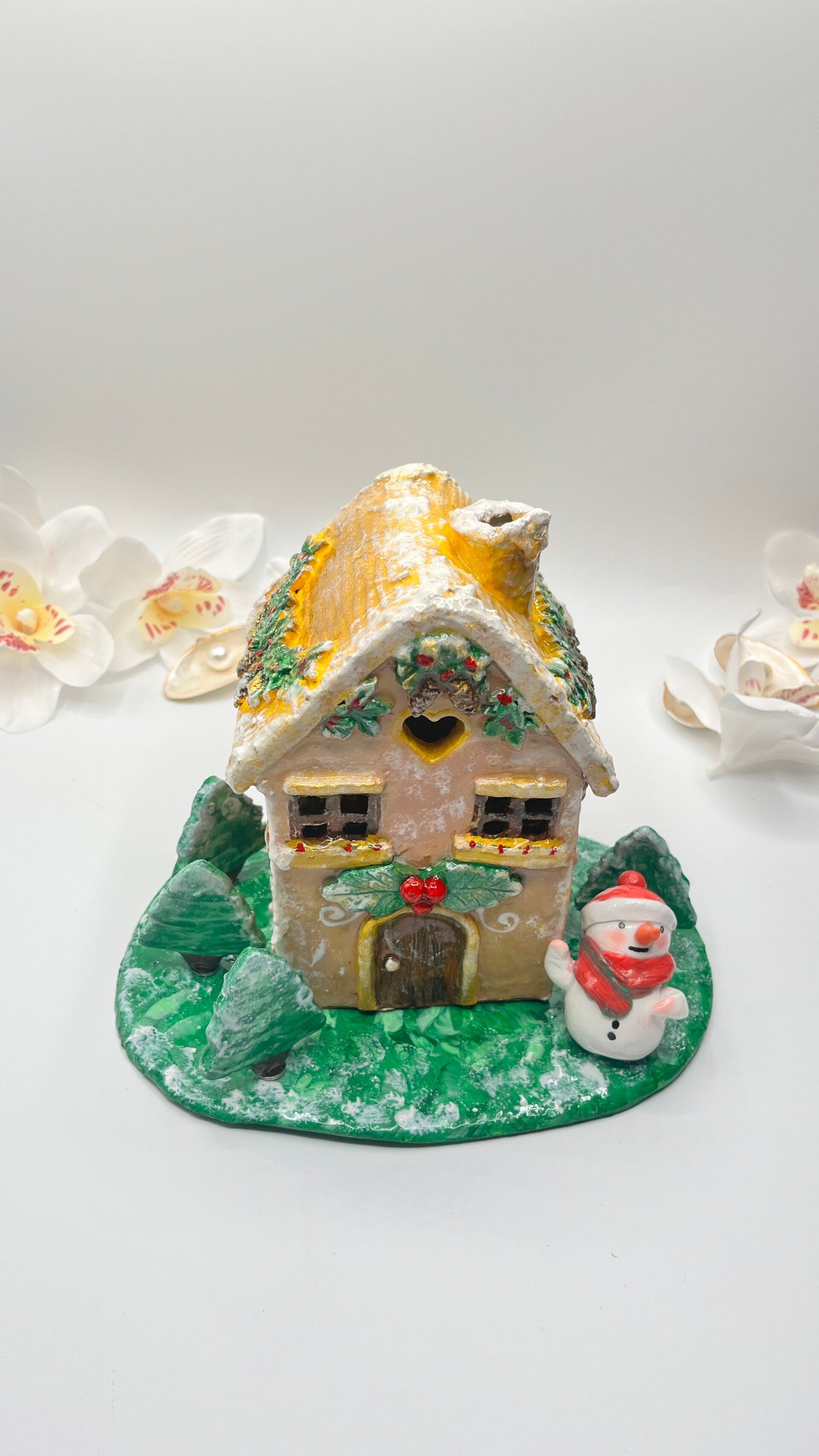 Handgefertigtes Winterhaus mit Schneemann – Teelicht- & Räucherhau
