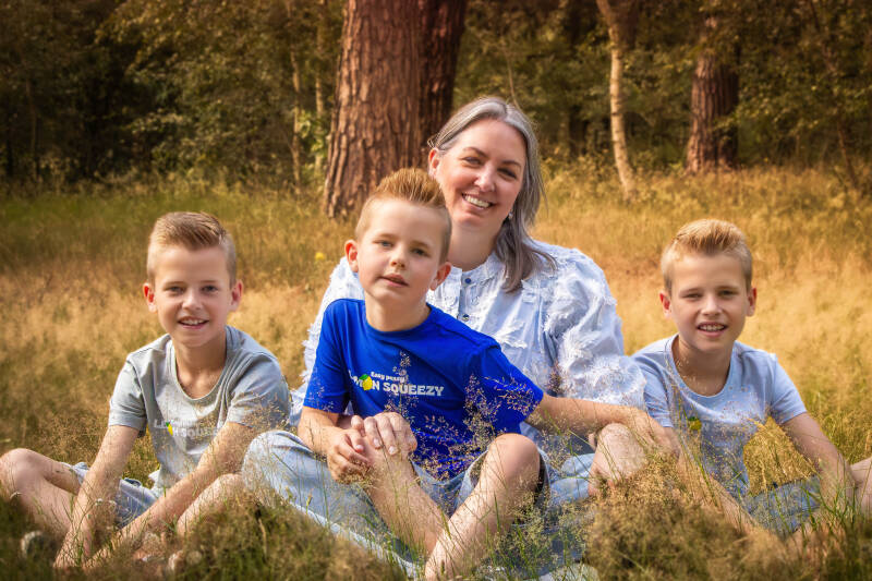 familie-shoot-schoon-stondeke-fotografie-linda-en-kinderen-in-bossen-3-standard-m8fknc.jpg