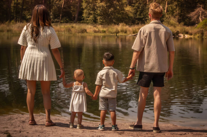 familie-shoot-schoon-stondeke-fotografie-soraya-en-kinderen-in-bossen-4-standard-3lvjz1.jpg