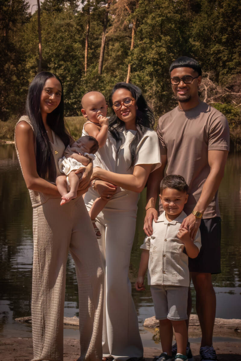 familie-shoot-schoon-stondeke-fotografie-soraya-en-kinderen-in-bossen-6-standard.jpg