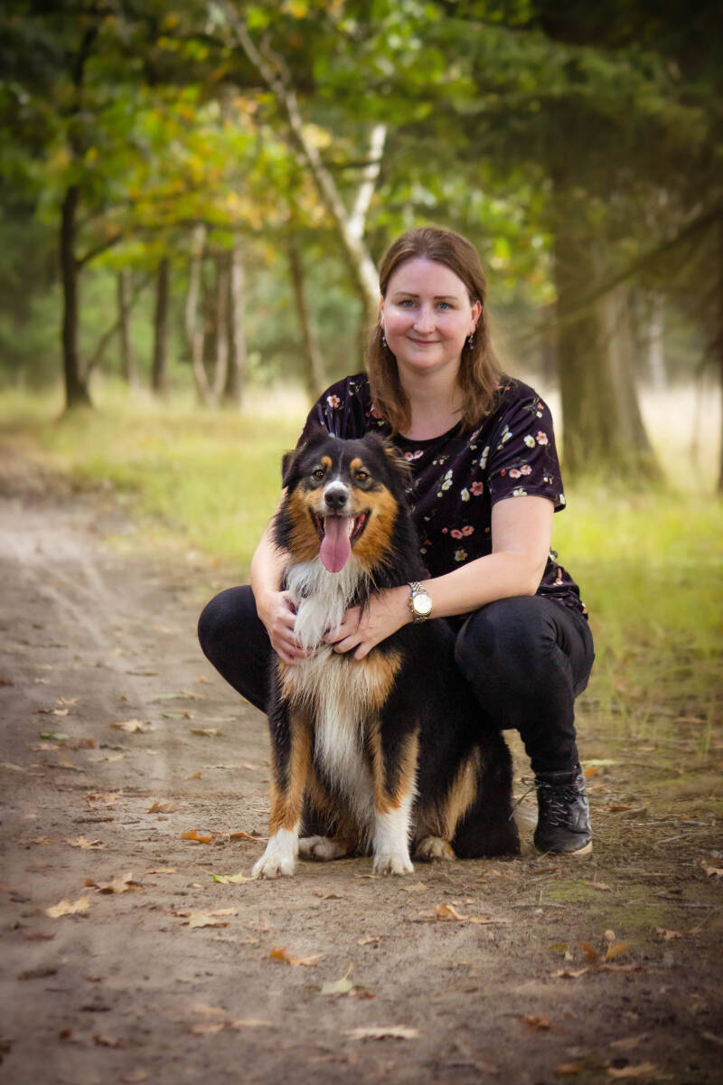 Schoon stondeke fotografie, helmond honden fotograaf, met eigenaar, buiten op locatie in de natuur  