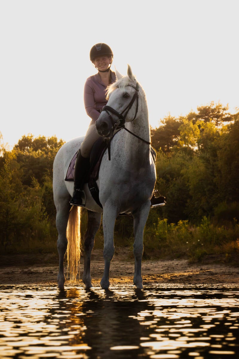 paard-en-ruiter-fotograaf-bij-water-met-golden-hour-en-zonsondergang-schoon-stondeke-fotografie-3-standard-umctta.jpg