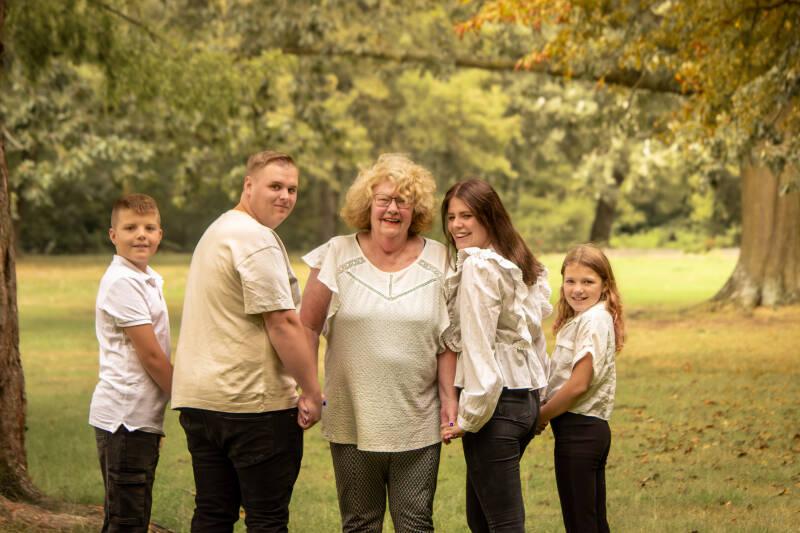 schoon-stondeke-fotografie-omgeving-eindhoven-familie-fotoshoot-romy-24-standard.jpg