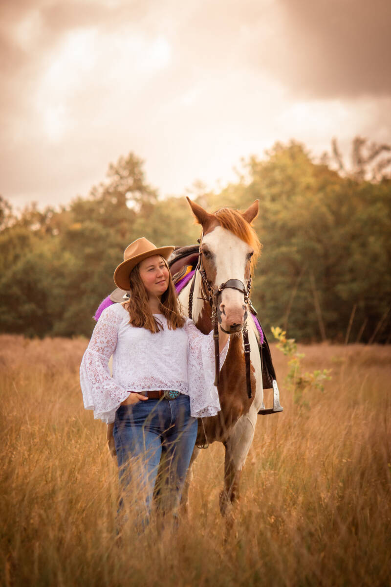 schoon-stondeke-fotografie-paarden-fotograaf-fotograaf-helmond-eersel-jolien-2-standard.jpg