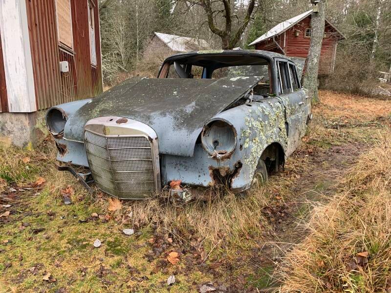 Bastnäs Bilkyrkogård, Autofriedhof Bastnäs