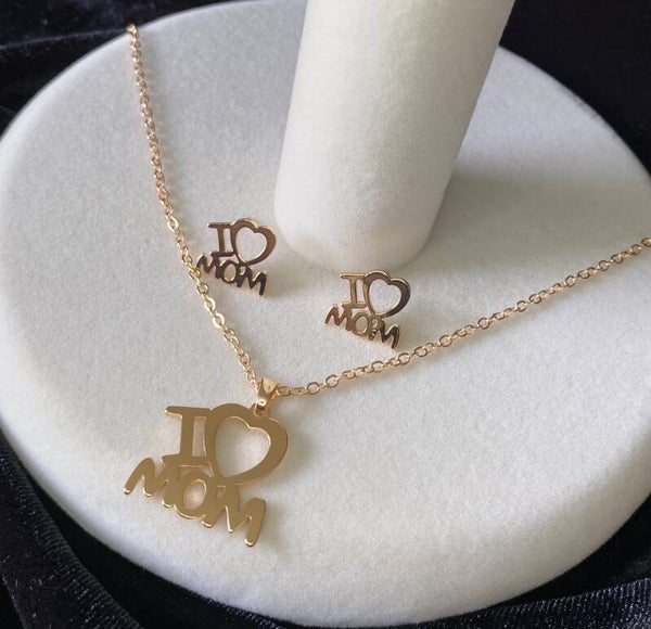 I Love Mom Necklace Set